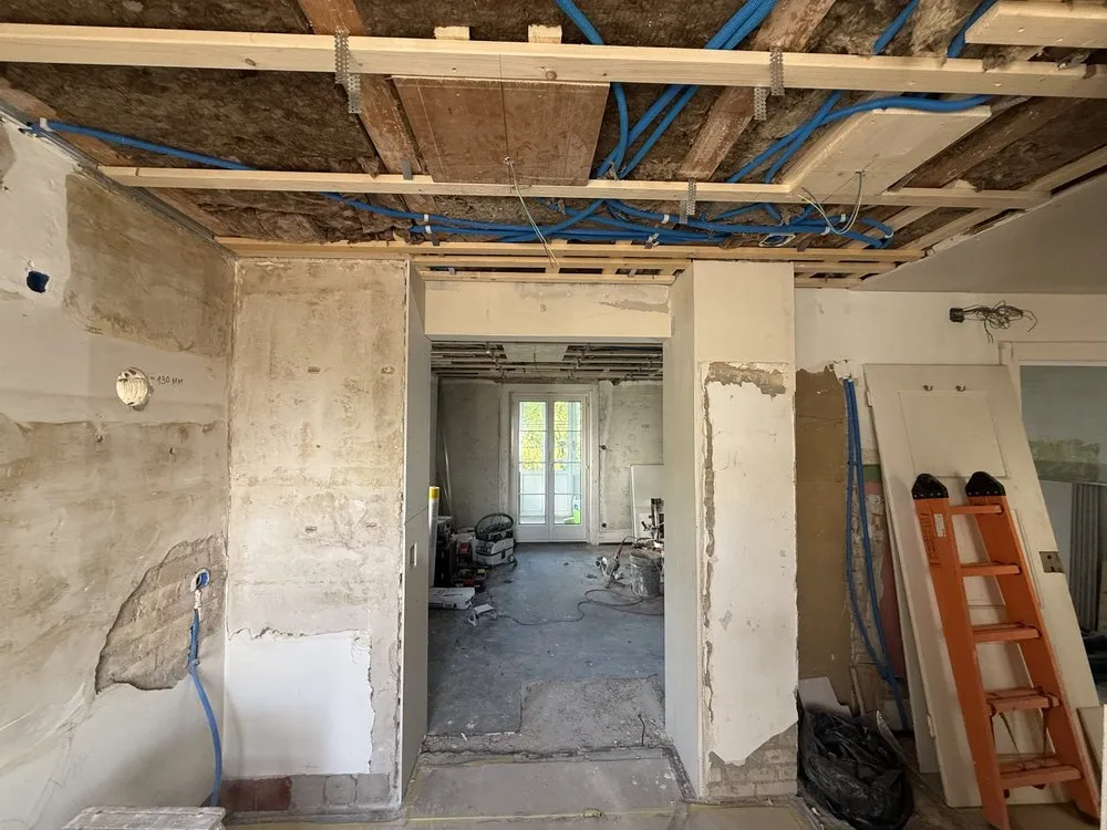 EFH-Wohnung vor der Renovation — entkernt und vorbereitet